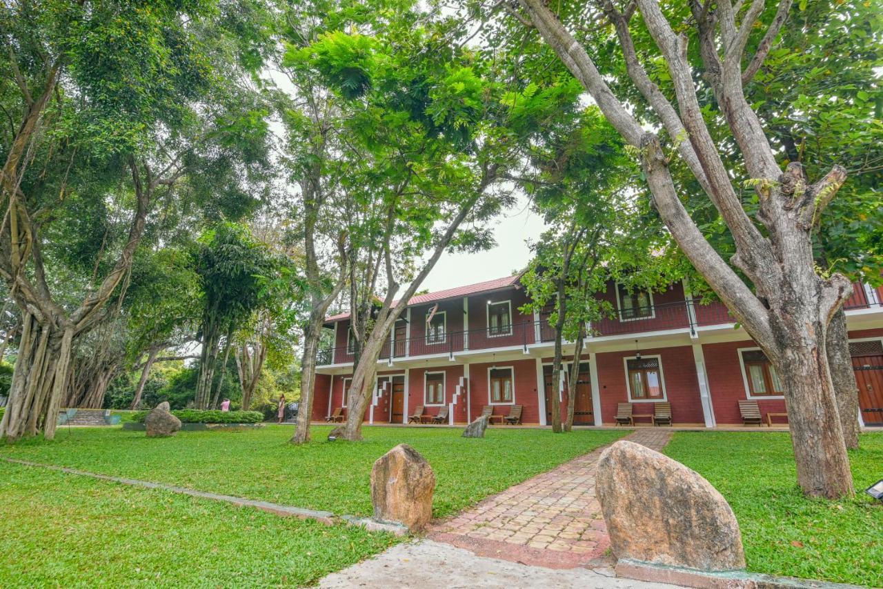 Mahanuge Hotel פולונרואה מראה חיצוני תמונה