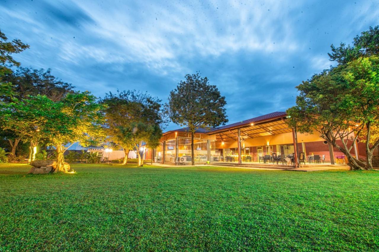 Mahanuge Hotel פולונרואה מראה חיצוני תמונה
